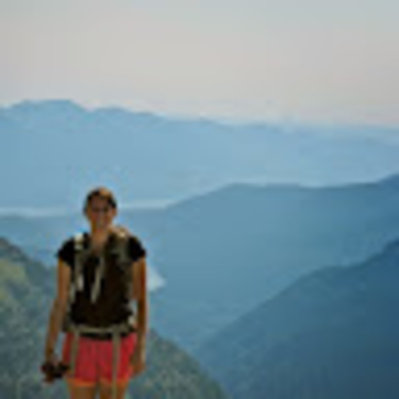 Meet your Posher, Sara - Picture 1 of 1